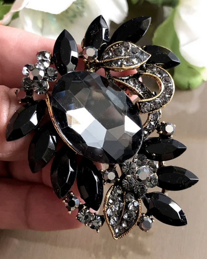 Goddess Onyx Broche