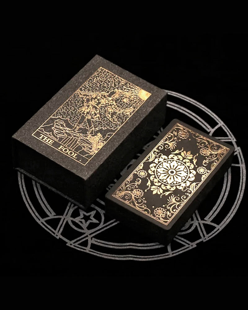 Divinatory black’n’gold Tarotkort